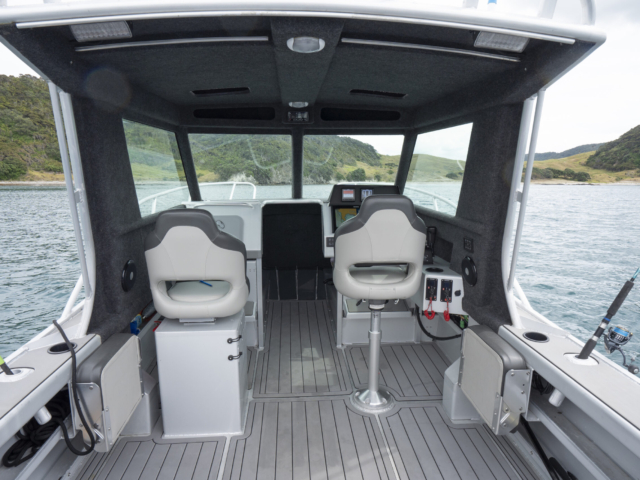 Kingfisher 670 Hardtop Powercat