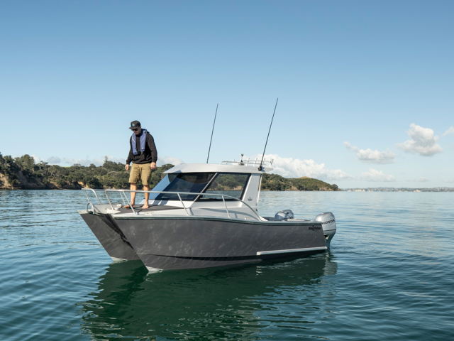 Kingfisher 620 Hardtop Powercat 620 powercat casting deck