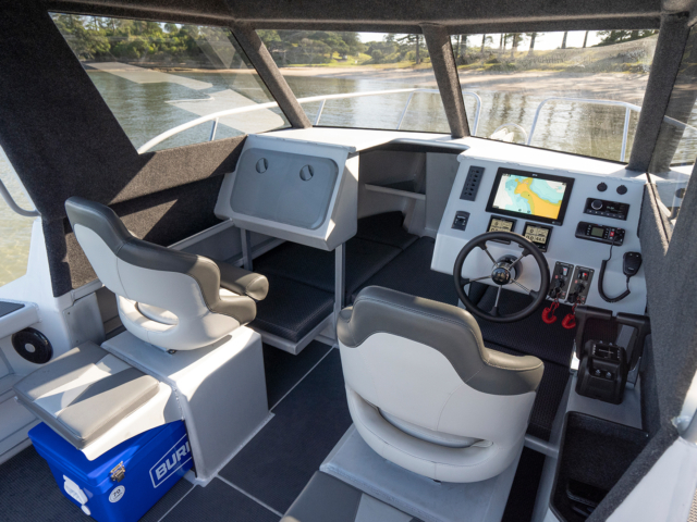Kingfisher 620 Hardtop Powercat