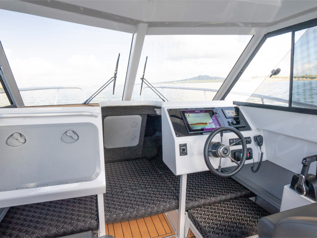 Kingfisher 670 Powercat – White – SLR 4