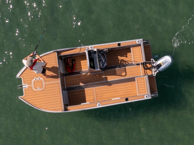 450 Powercat Side Console