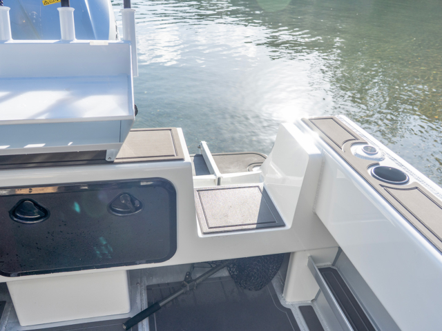 Kingfisher 605 – Inside 2