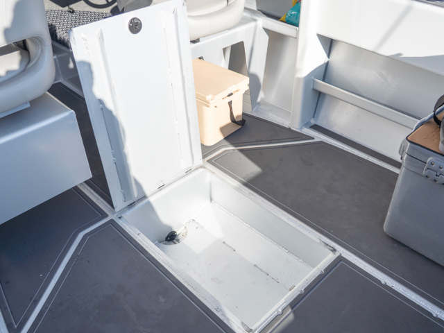 Kingfisher 605 – Inside 3